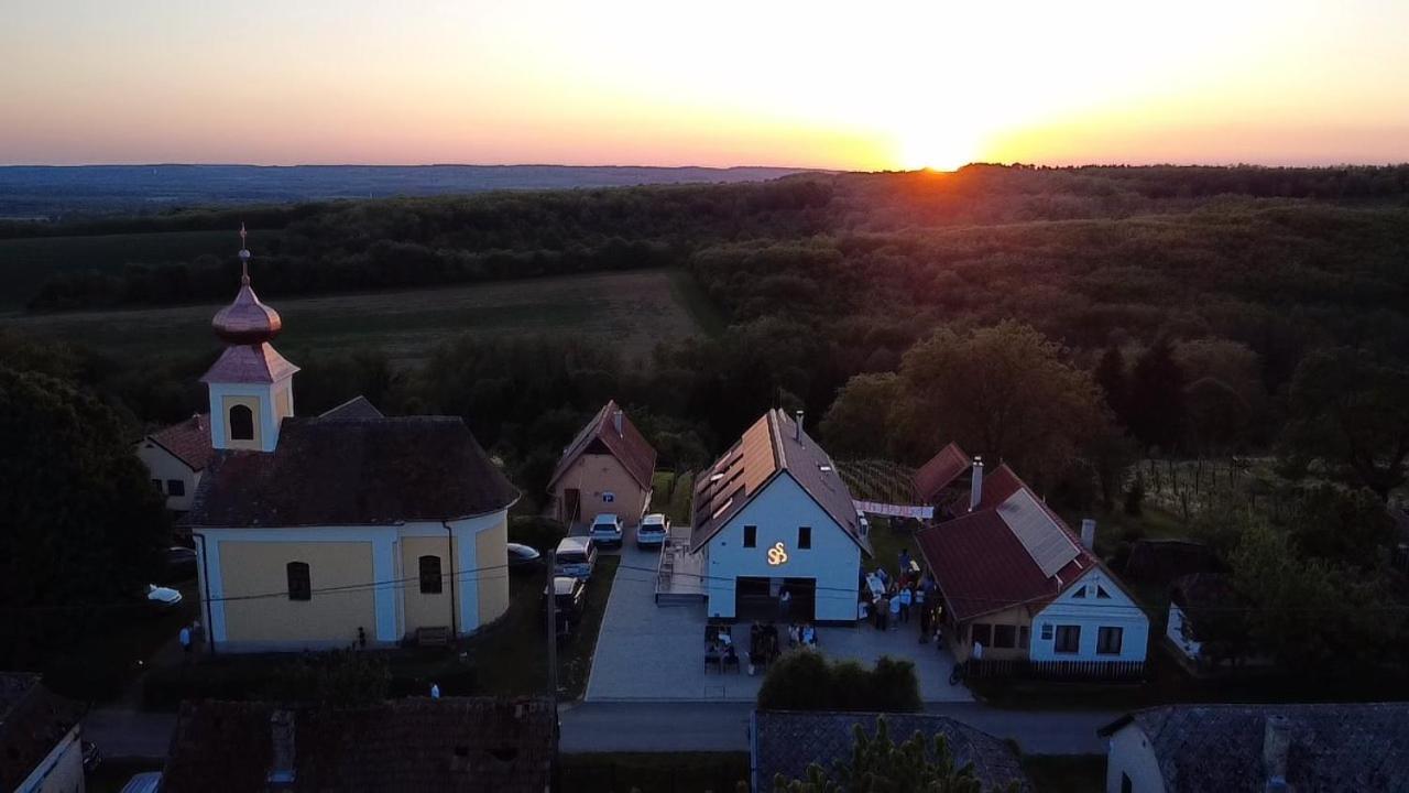 Foerhenc Wine House & Guesthouses I-Ii-Iii ナジカニジャ エクステリア 写真